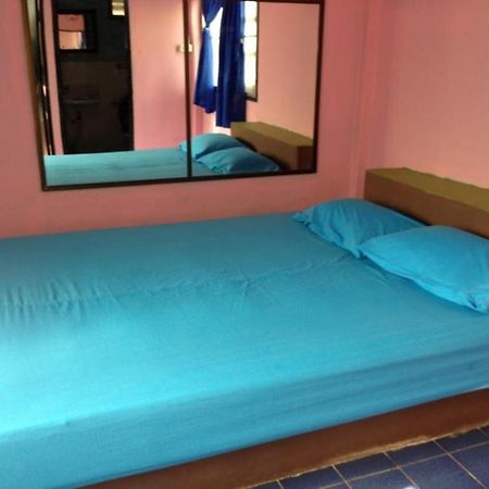 Nora Guesthouse Chumphon Habitación foto